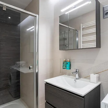 Avand Apartment